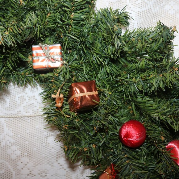 Christmas round wreath all artificial with some decorations included 23x21 - Picture 2 of 4